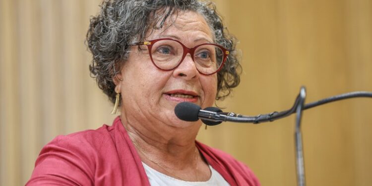 Novo boletim médico de Angela aponta melhora gradativa no quadro clínico