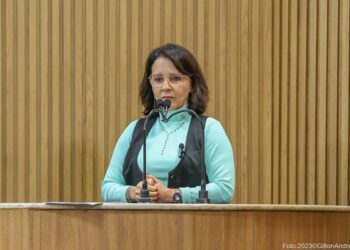 Emília Corrêa: nunca vimos tantos buracos e desleixo em Aracaju como agora