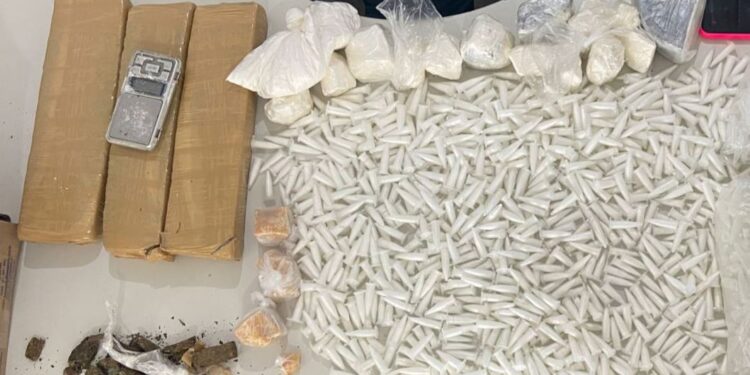 Ação conjunta resulta na apreensão de mais de 5kg de drogas em Itabaiana