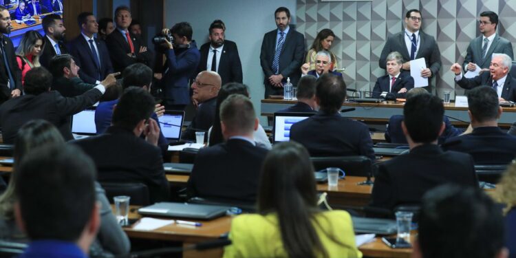 CPMI interroga ex-ajudante de Bolsonaro sobre conspiração golpista