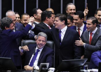 Câmara conclui votação da reforma tributária