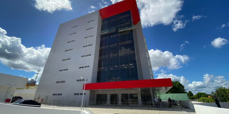 Piauí inaugura maior maternidade pública do país