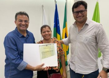 Dignidade: Itabaiana realiza entrega de escrituras para moradores de 100 residências que estavam irregulares no município
