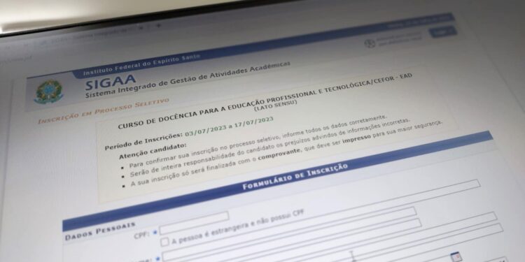 Curso de pós-graduação em Docência da Educação Profissional e Tecnológica continua com inscrições abertas