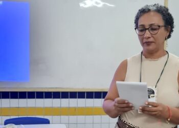 Professora do Colégio Estadual José Franklin apresenta projetos de pesquisa em História no Maranhão