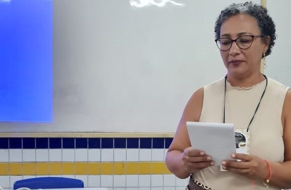Professora do Colégio Estadual José Franklin apresenta projetos de pesquisa em História no Maranhão
