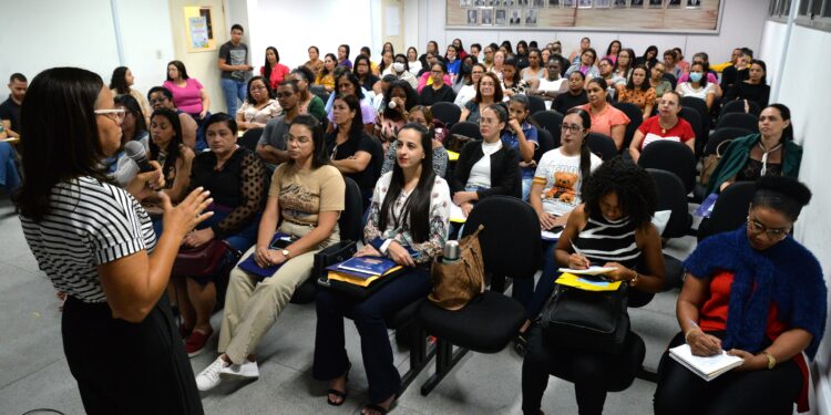 Secretaria de Educação realiza Formação Continuada para Profissionais de Apoio Escolar