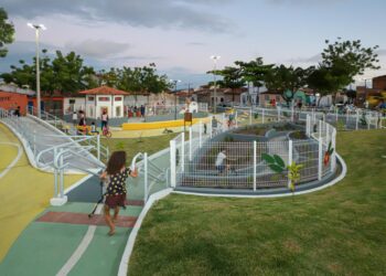 População comemora inauguração de novas praças no bairro Santa Maria