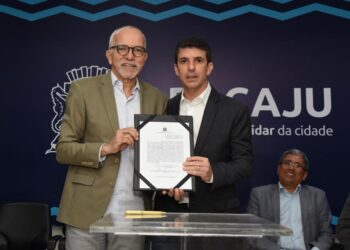 Prefeito Edvaldo empossa Victor Rollemberg como secretário do Desenvolvimento Econômico e Inovação