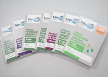 Prefeitura inicia distribuição dos cadernos Educaju para o reforço escolar