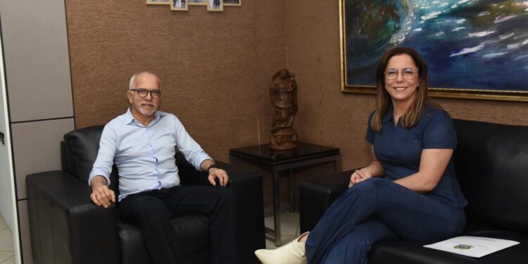 Prefeito Edvaldo recebe a visita da deputada federal Katarina Feitoza