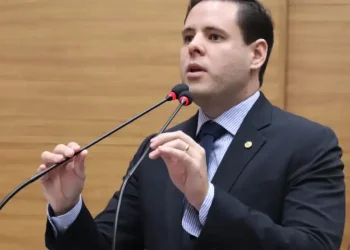 Rodrigo Valadares critica PGR: “A democracia à beira do caos”
