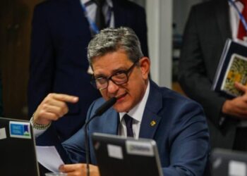 Senador Rogério Carvalho pressiona Mauro Cid e questiona sobre morte de Marielle Franco