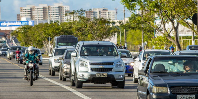 Licenciamento de carros com placa final 6 deve ser pago até 31 de julho