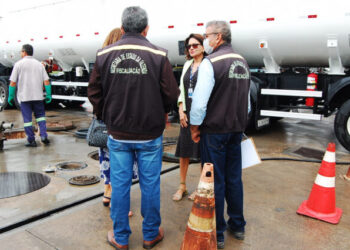 Fiscalização recolhe combustíveis adulterados em quatro postos