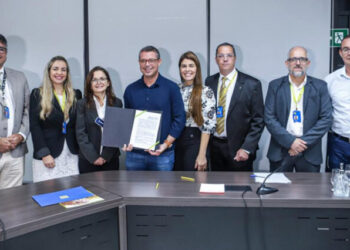Governador assina contrato para viabilizar ponte na Coroa do Meio
