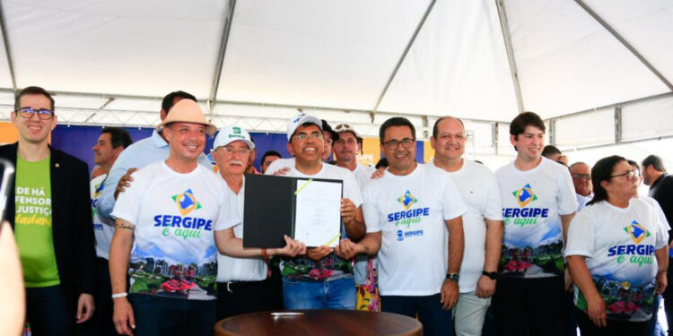 Moradores de Frei Paulo comemoram anúncio de obras de pavimentação asfáltica no ‘Sergipe é aqui’