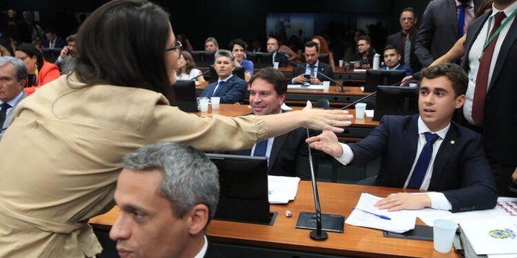 Relator muda de opinião e processo contra Nikolas Ferreira é arquivado