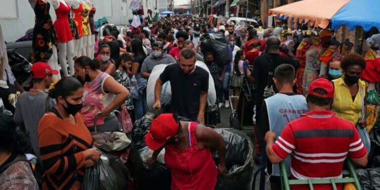 Pesquisa mostra que 31% dos brasileiros precisam complementar renda