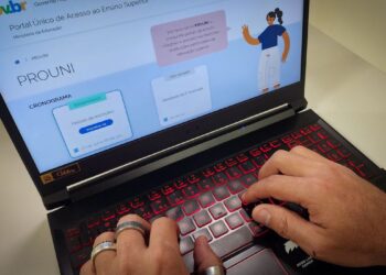 Selecionados do Prouni devem entregar documentação até hoje