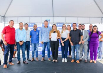 Prefeita assina Ordem de Serviço para início da reforma e modernização da Praça do Rosário