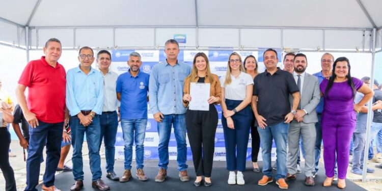 Prefeita assina Ordem de Serviço para início da reforma e modernização da Praça do Rosário