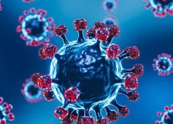 Biomédica alerta para a importância das vacinas na prevenção à nova cepa de Covid