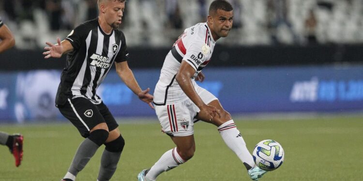 Brasileiro: São Paulo tenta tirar pontos do líder Botafogo no Morumbi