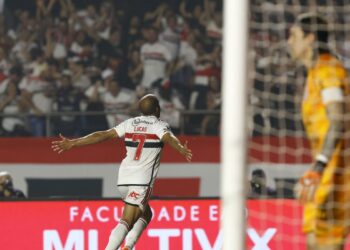 São Paulo bate Corinthians para alcançar final da Copa do Brasil
