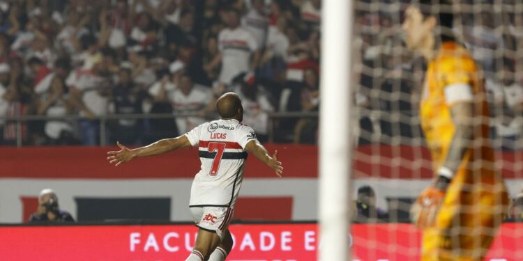 São Paulo bate Corinthians para alcançar final da Copa do Brasil