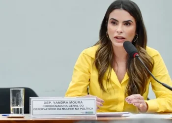 Yandra Moura: “Vamos juntas construir um ambiente mais acolhedor e fazer valer a voz das mulheres na política”