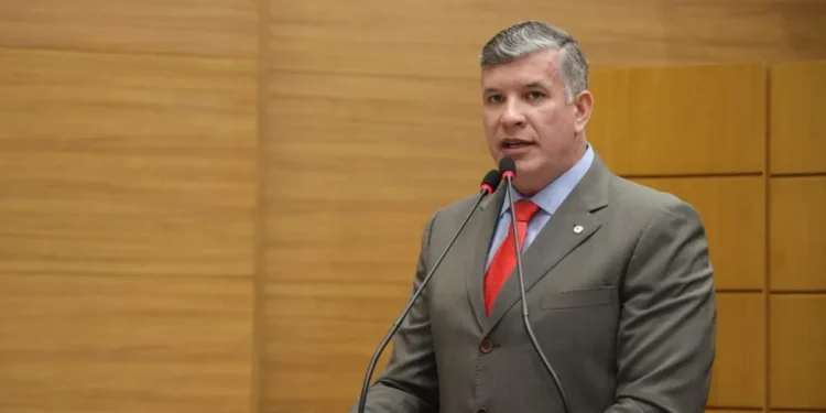 Deputado Cristiano Cavalcante destaca investimento na Deso