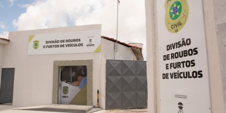 Polícia Civil cumpre mandado de prisão contra investigado por roubos a taxistas na capital sergipana