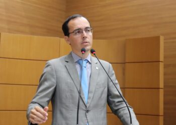 Georgeo: “Governo finge que está instituindo a Lei do Piso da enfermagem.”