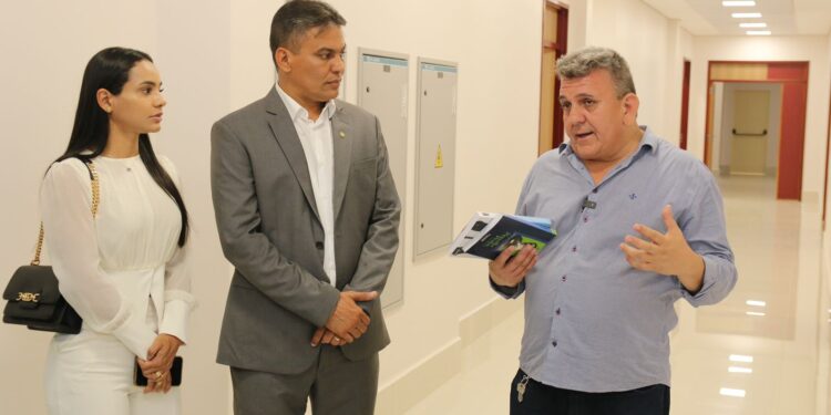Pato Maravilha visita instalações do Hospital do Amor em Lagarto