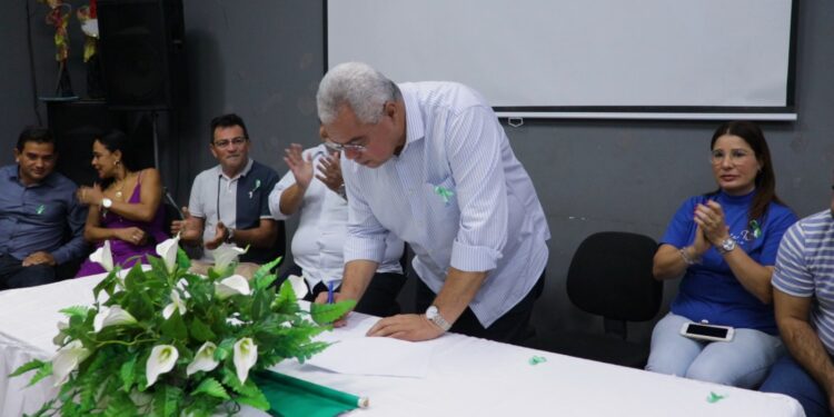 Prefeito Padre Inaldo assina decreto de criação de Comissão de Proteção Animal durante I Fórum de Defesa Animal de Nossa Senhora do Socorro