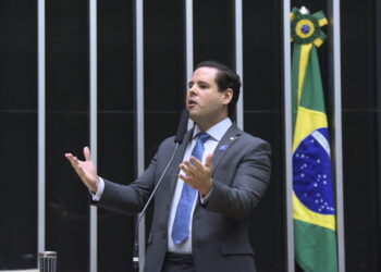 Rodrigo Valadares é indicado ao Prêmio Congresso em Foco 2023