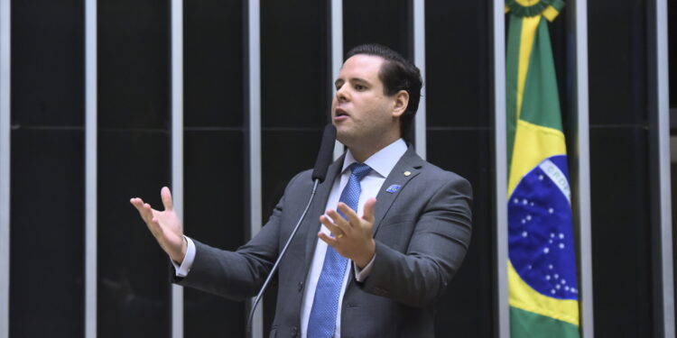 Rodrigo Valadares é indicado ao Prêmio Congresso em Foco 2023