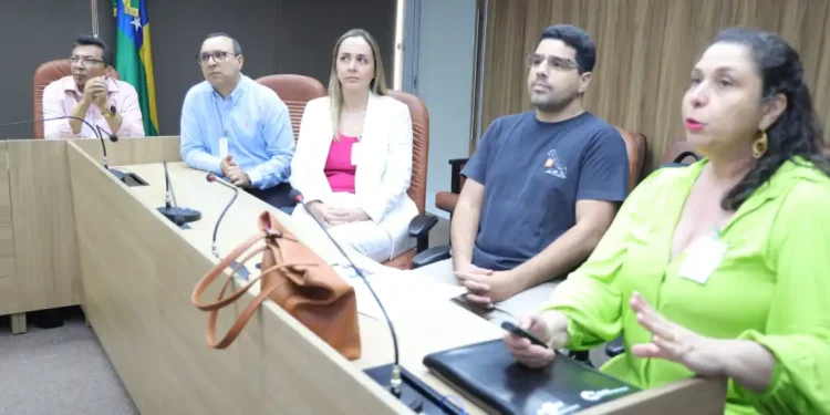 Presidente da Alese, Jeferson Andrade, recebe representantes do Sebrae