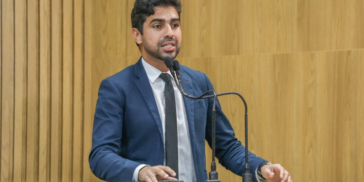 “Estão tentando mexer com a inocência e a mente de nossas crianças”, adverte Pastor Diego