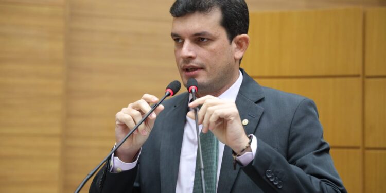 Paulo Júnior destaca conscientização do combate à violência contra a mulher  