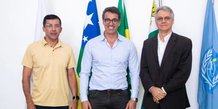 Deputado Chico do Correio participa de reunião com o secretário de Estado da Saúde