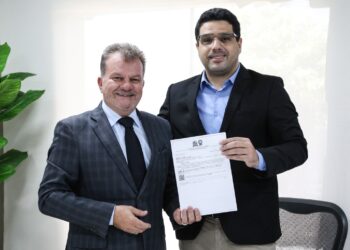 Jeferson Andrade recebe Projeto de Lei entregue pelo presidente do TJSE
