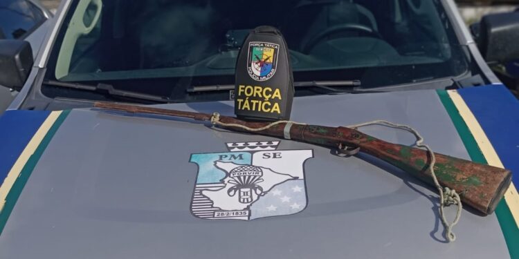 Polícia Militar apreende arma de fogo e prende homem por posse irregular em Propriá