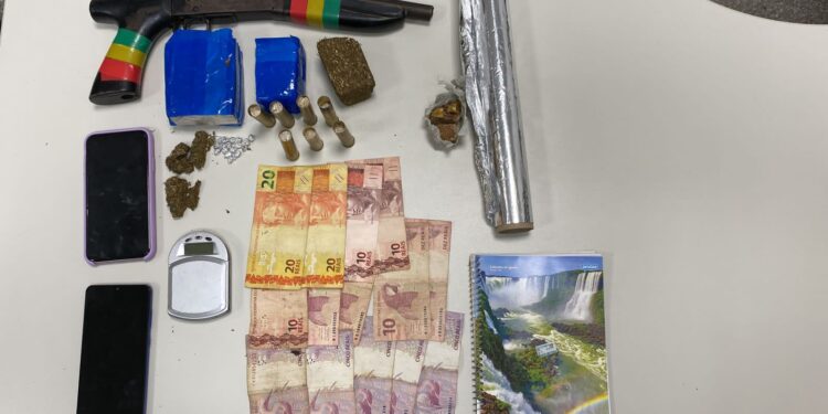 Polícia Civil apreende adolescente suspeito de ato infracional de tráfico de drogas em Malhada dos Bois