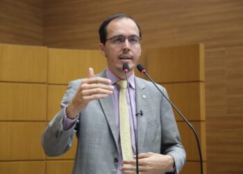 Georgeo volta a cobrar melhoria no ticket alimentação da PM