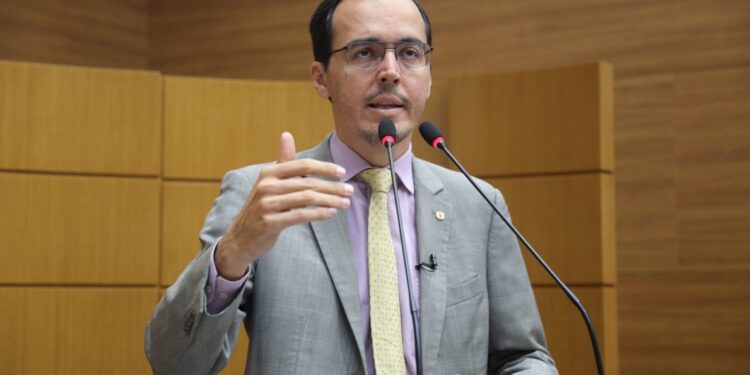 Georgeo volta a cobrar melhoria no ticket alimentação da PM