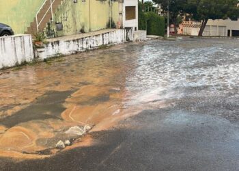 Adutora rompe e deixa moradores sem água em Aracaju; confira locais afetados