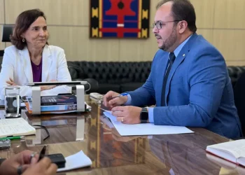 Deputado Thiago visita MEC e quer passe livre para estudantes e nova legislação para consórcios educacionais