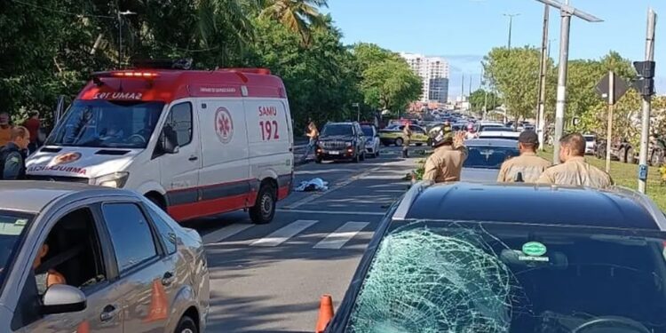 Ciclista é atropelado e morto ao atravessar avenida Beira Mar